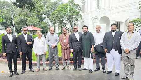 হাসিনাসহ ৩০ জনের বিরুদ্ধে গ্রেফতারি পরোয়ানা