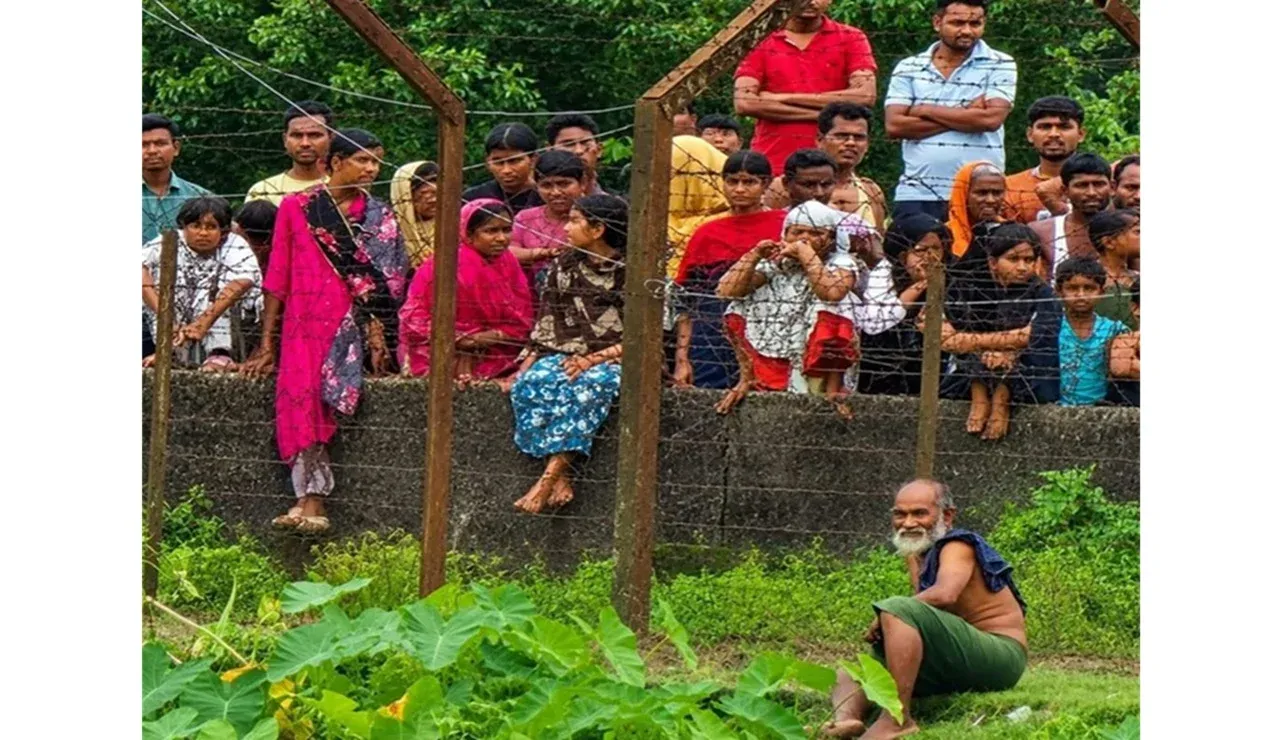 সীমান্তের শূন্যরেখায় অনাহারে ঘুরছেন মুসলিম বৃদ্ধ