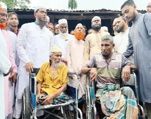 বাউফলে ১৬ অসহায় পরিবারের মাঝে অটোরিকশা ছাগল ও হুইলচেয়ার বিতরণ করেন ড. মাসুদ