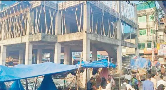 ৫ বছরেও শেষ হয়নি গৌরীপুর কাঁচাবাজার নির্মাণ কাজ