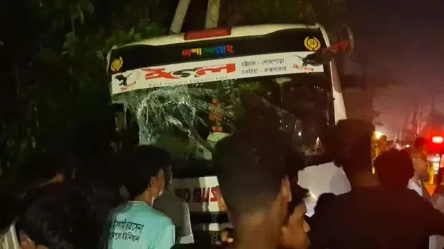 চট্টগ্রামে ভয়াবহ সড়ক দুর্ঘটনায় নিহত ৩, অর্ধশতাধিক আহত