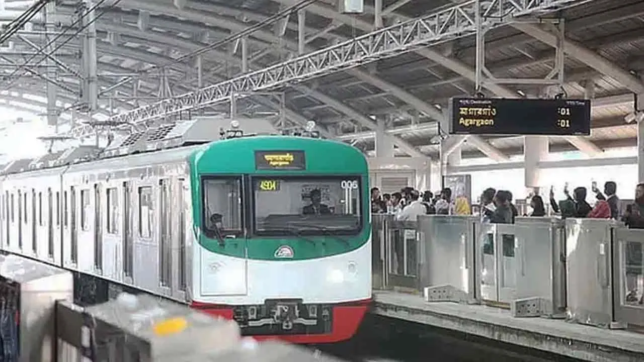 মেট্রোরেল চলাচল সাময়িকভাবে বন্ধ