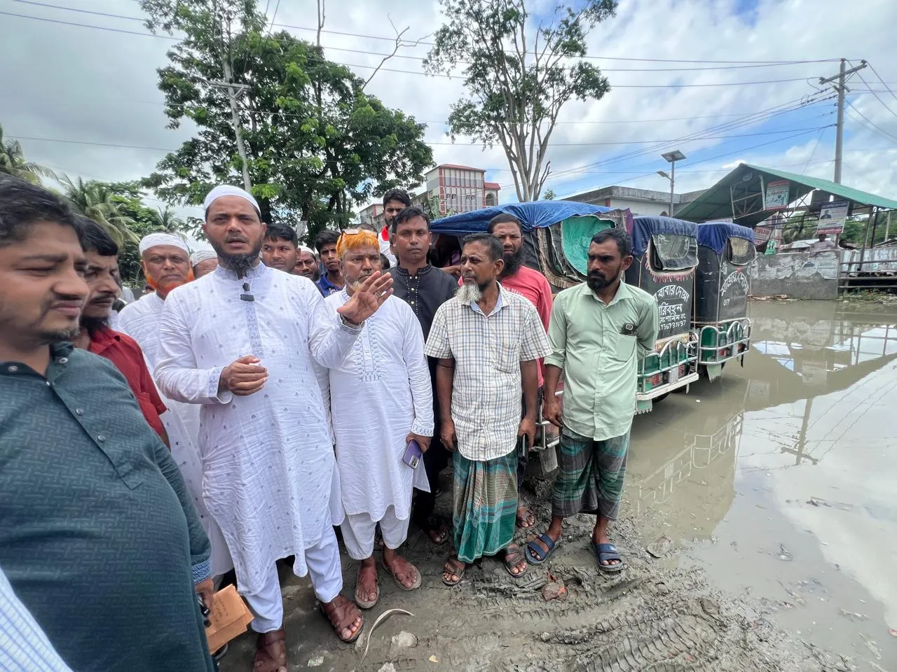 বাউফলে সড়ক সংস্কারের উদ্বোধন, নদীভাঙন এলাকা পরিদর্শন করলেন ড. মাসুদ