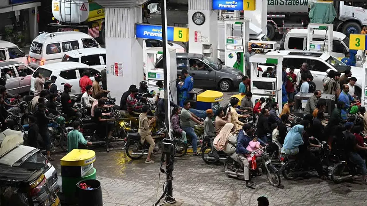 পাকিস্তানে ফের বাড়লো জ্বালানির দাম