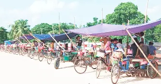 আত্রাইয়ে বয়তুল্লাহ সেতুতে অবৈধ ভ্যান পার্কিং: দুর্ঘটনার আশঙ্কা