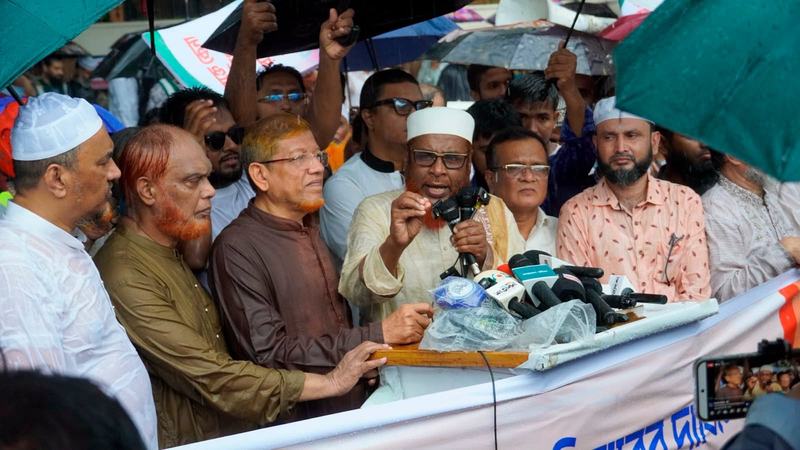 ১১ দলীয় ঐক্যের উদ্যোগে মানববন্ধন কর্মসূচি পালিত.jpg১১