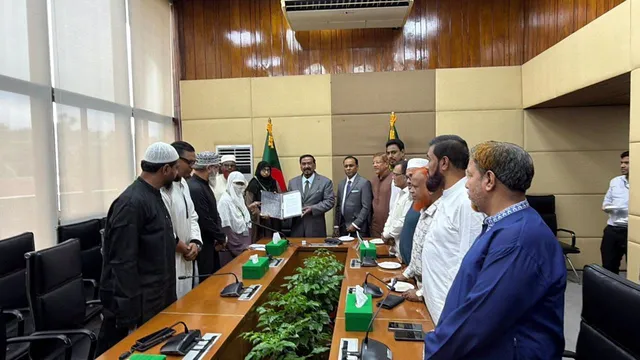 শহীদ পরিবার ও জুলাই যোদ্ধাদের নিয়ে রাজপথে ১১ দলীয় ঐক্য: স্পিকারের কাছে স্মারকলিপি পেশ