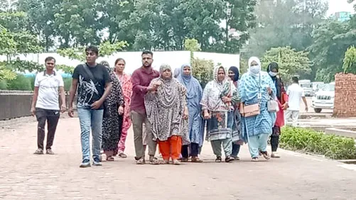 সন্তানের খোঁজে স্কুলে এসে পোড়া ব্যাগ  জুতা দেখে বাবা-মায়ের আর্তনাদ