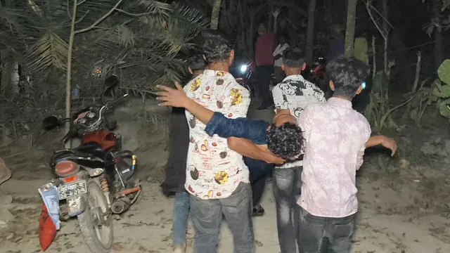 ভিজিএফের কার্ড ভাগাভাগি নিয়ে বিএনপির দু‘গ্রুপের সংর্ঘষ