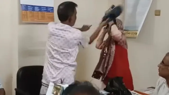 কলেজে ঢুকে শিক্ষিকাকে জুতাপেটা করলেন বিএনপি নেতা