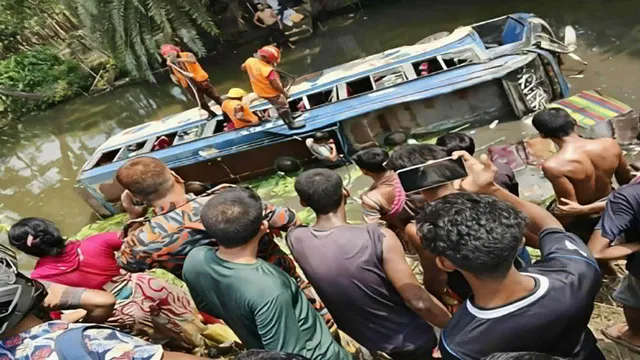 খুলনায় সড়ক দুর্ঘটনায় নিহত ১