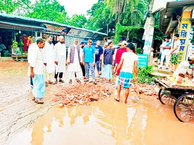 হাটহাজারীতে জামায়াতের উদ্যোগে রাস্তা সংস্কার