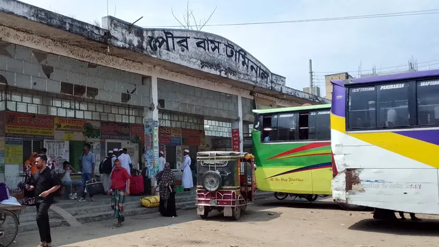 দৌলতদিয়ায় নদীতে পড়া বাসের রেজিস্ট্রেশন স্থগিত