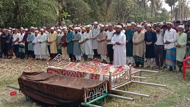 কয়রায় মাতম, একই পরিবারে ৪ লাশ