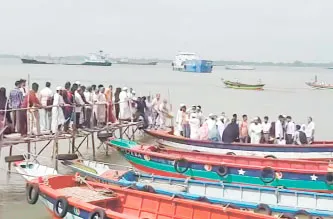 গজারিয়ায় নৌ-পথে দুই পক্ষের ইজারা দ্বন্দ্বে ভোগান্তিতে সাধারণ মানুষ