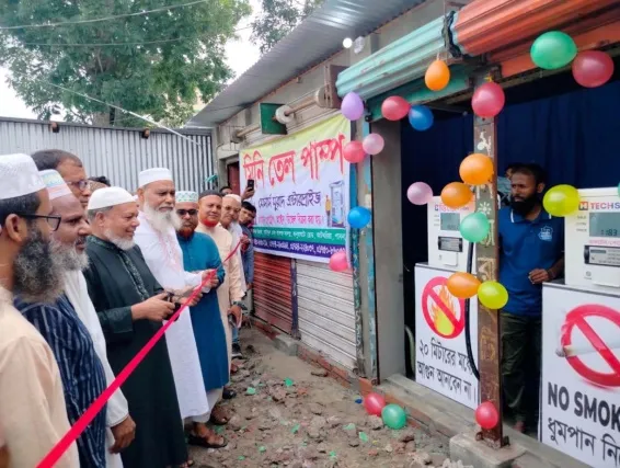 পাবনার আটঘরিয়ায় একদন্ত বাজারে মিনি তেল পাম্প উদ্বোধন করলেন অধ্যাপক আবু তালেব মন্ডল