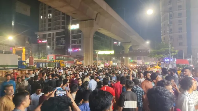 হাসনাত আব্দুল্লাহর গাড়িতে হামলা, রাস্তায় এনসিপি