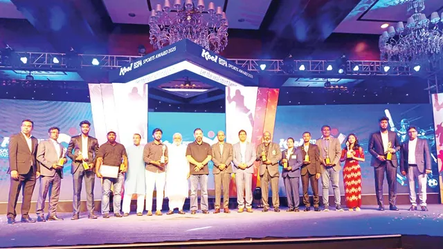 বর্ষসেরা ও পপুলার চয়েজসহ হামজা চৌধুরীর ত্রিমুকুট