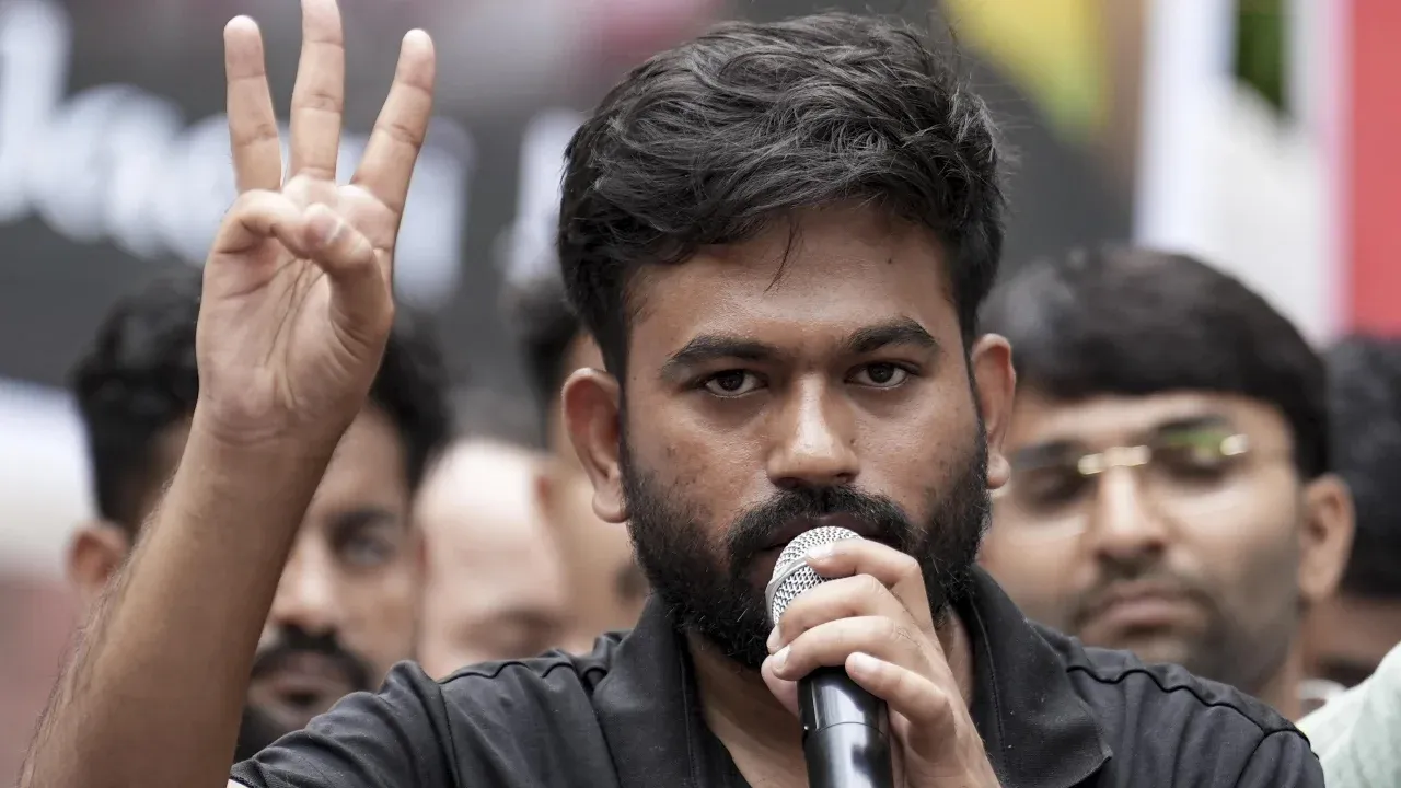 টাইফয়েডে আক্রান্ত হলেও আন্দোলন থামছে না, জানালেন অভিজিৎ দীপকে