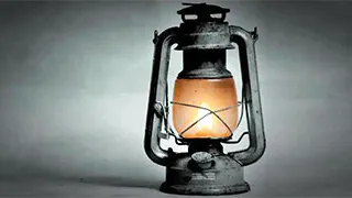 আধুনিকতার ভীড়ে হারিয়ে গেছে গ্রামীণ ঐতিহ্য হারিকেন