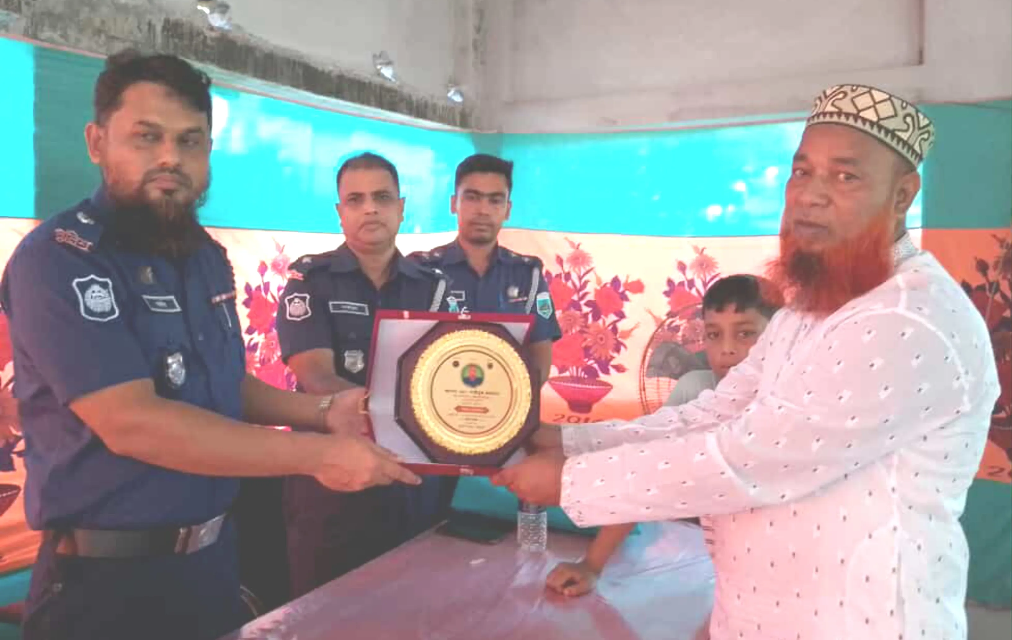 ধুনটে কনস্টেবল সাইদুর রহমানকে সম্মাননাসহ বিদায়