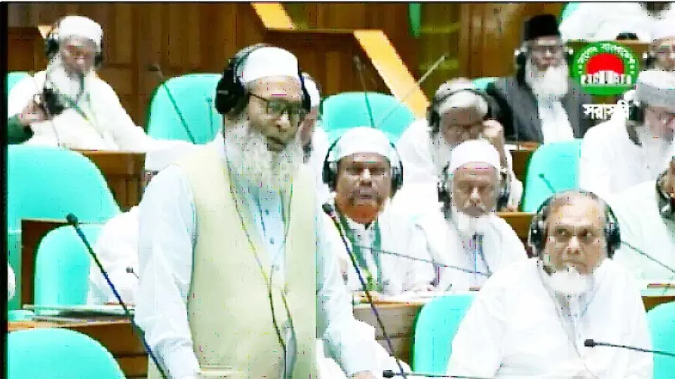 জনগণ কার্ড নয়, কাজ চায়, তাদের হাতে কাজ দিন