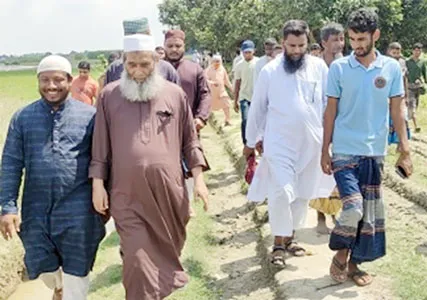 অধ্যাপক মুজিবুরের  চর আষাড়িয়াদহ ইউনিয়ন সফর