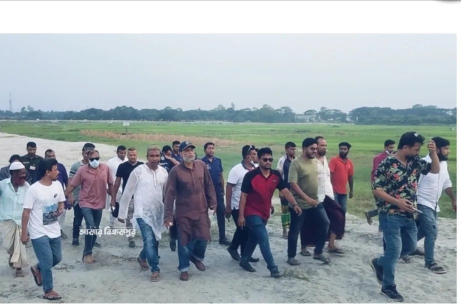 মুন্সীগঞ্জে  সরকারি জমিতে রাস্তা বানানোর অভিযোগ