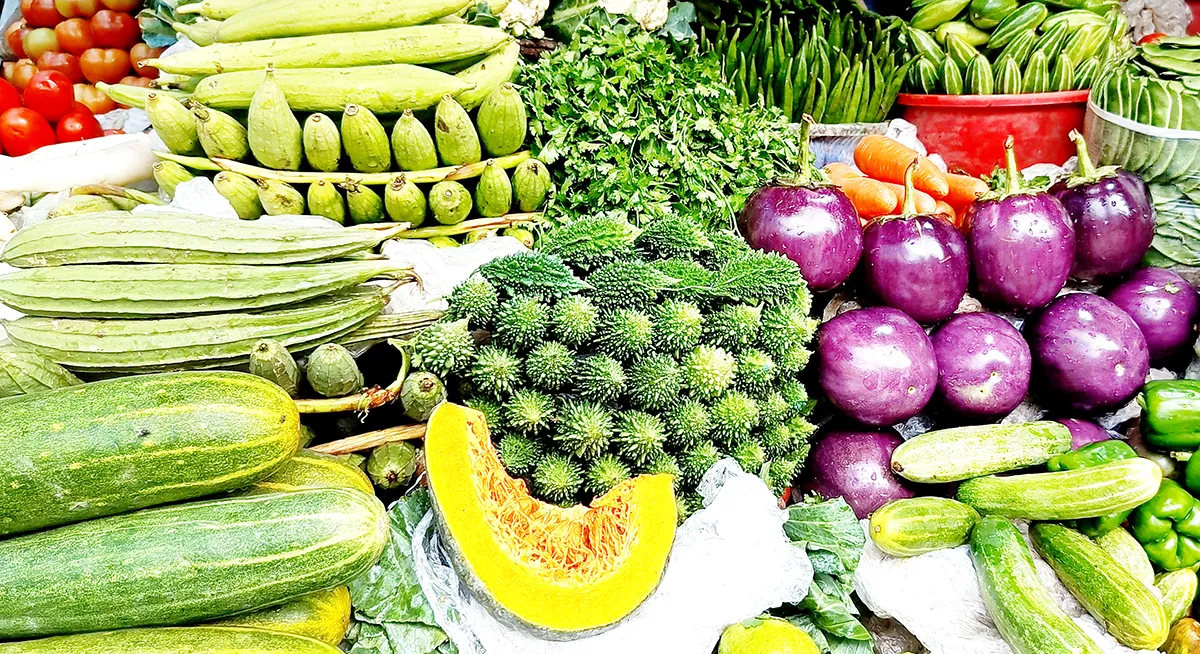 বাজারে ভোজ্য তেলের সংকট  সবজির দাম বাড়তি