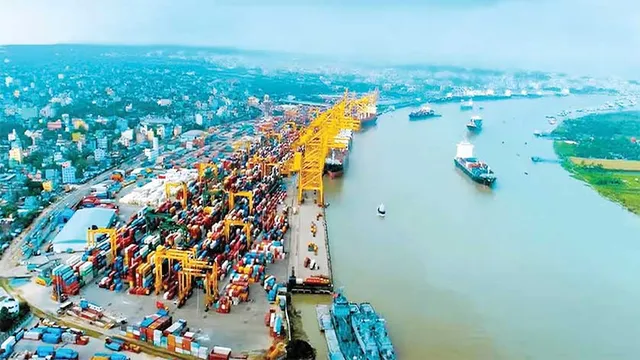 জ্বালানি সংকটে বাণিজ্যে অস্থিরতা, চট্টগ্রাম বন্দরের প্রবৃদ্ধি কমেছে