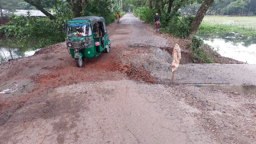 তিতাসে রাস্তা সংস্কার না করায় ভোগান্তিতে লক্ষাধিক পথচারী মানুষ