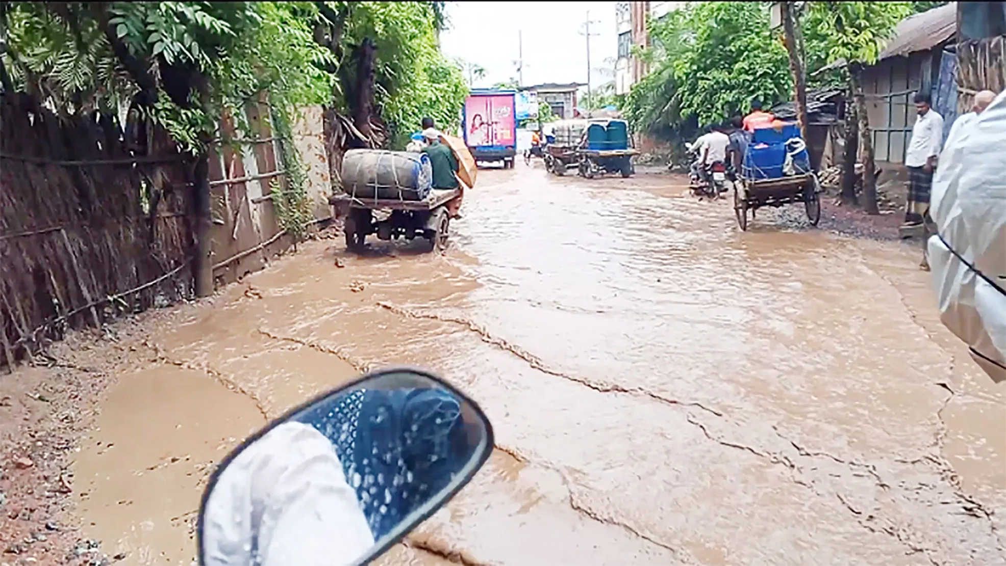 পাইকগাছা প্রধান সড়কের বেহাল দশা