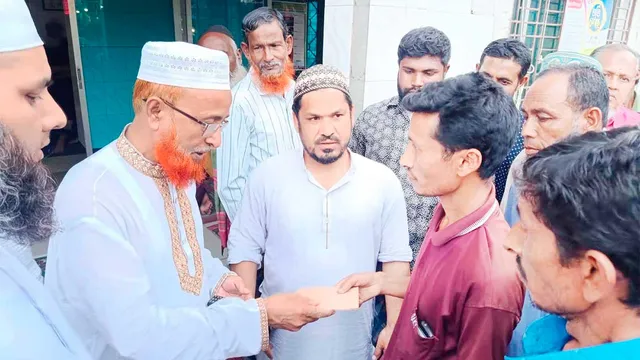 সাদুল্লাপুরে অগ্নিকাণ্ডে ক্ষতিগ্রস্তদের পাশে এমপি নজরুল ইসলাম