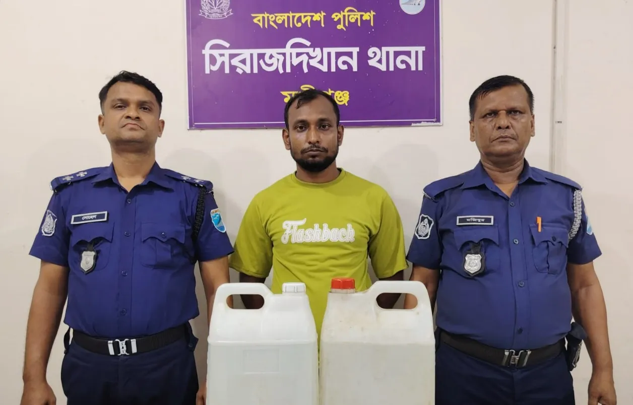 মুন্সিগঞ্জে চোলাই মদসহ গ্রেপ্তার ১