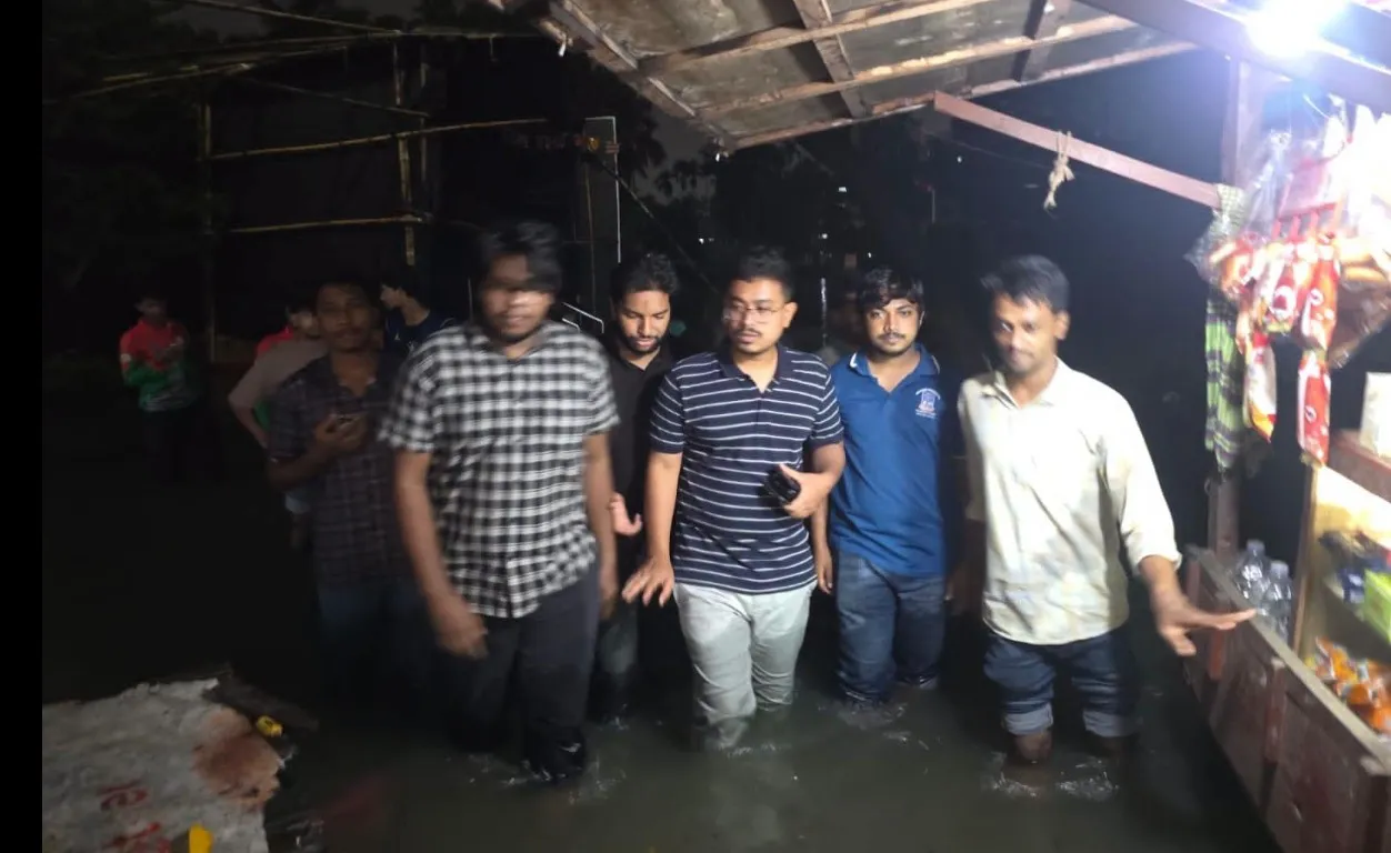 বিদ্যুৎহীন ২ হল, জেনারেটর-পানি ও খাবার পৌঁছে দিল ডাকসু