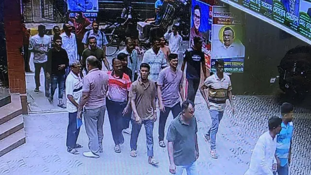 খুলনা প্রেসক্লাবে দুর্বৃত্তদের হানা