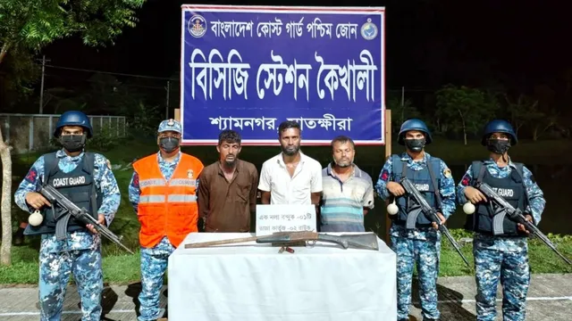 সুন্দরবনে অস্ত্র ও গোলাবারুদসহ ৩ বনদস্যু আটক