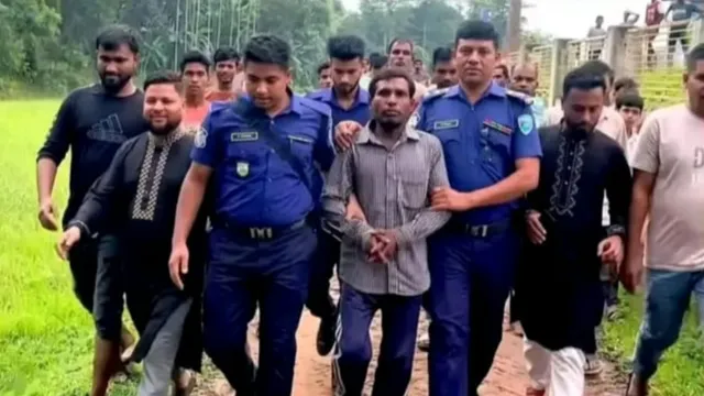 স্ত্রীকে গলা কেটে হত্যার অভিযোগ, থানায় আত্মসমর্পণ স্বামীর