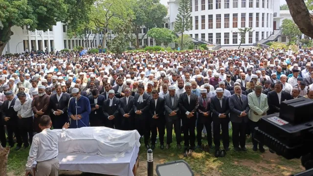 সুপ্রিম কোর্টের ইনার গার্ডেনে ব্যারিস্টার আব্দুর রাজ্জাকের জানাজা অনুষ্ঠিত