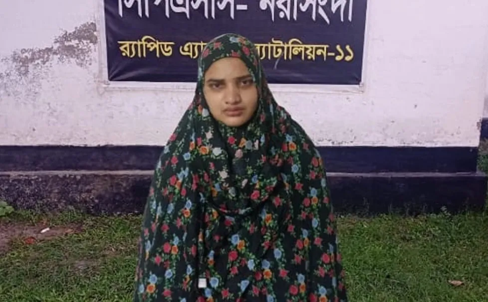 শিশুর পা মুচড়ে দেওয়ার ঘটনায় অভিযুক্ত চাচি গ্রেফতার