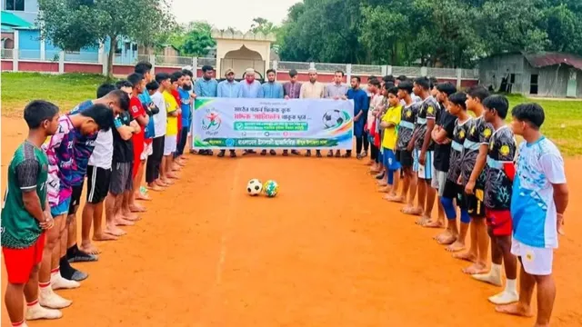 শ্রীপুরে তরুণদের খেলাধুলায় উৎসাহ দিতে ‘১০০ মাঠ ১০০ ফুটবল’ কর্মসূচির উদ্বোধন