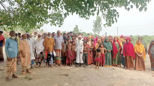 শাহজাদপুর নাগরিক সুবিধাবঞ্চিত পাচবাঙালা গ্রামের মানুষ