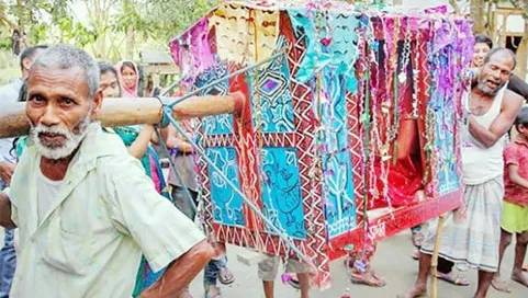 হারিয়ে যাওয়া এক রাজকীয় যাত্রা- গ্রাম বাংলার পালকির বিয়ে