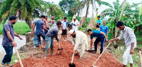 বড়াইগ্রামে জামায়াতের স্বেচ্ছাশ্রমে রাস্তা সংস্কার