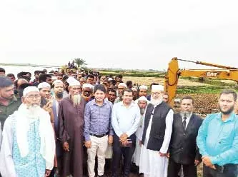আশাশুনির কুল্যায় খাল পুনঃখনন কাজের উদ্বোধন করলেন এমপি
