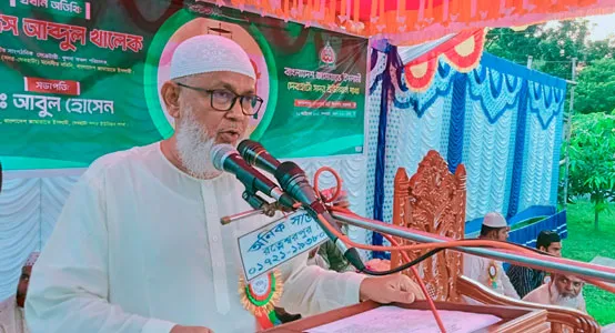 রক্ত দিয়ে স্বাধীন করা দেশটাকে আমরা কোনদিন চাঁদাবাজ ফ্যাসিবাদের হাতে তুলে দিতে পারি না-মুহাদ্দিস আব্দুল খালেক