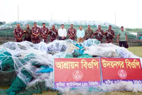 দৌলতপুর সীমান্তে বিজিবি’র অভিযানে সাড়ে ৩ কোটি টাকার নিষিদ্ধ জাল জব্দ