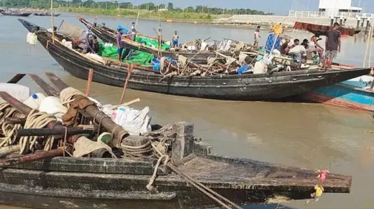 নিষেধাজ্ঞা শেষে সাগরে ফিরছেন জেলেরা দুবলার চরে প্রাণ ফিরছে শুঁটকি মৌসুমে
