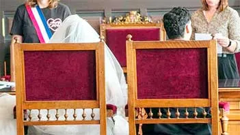 অবৈধ বিদেশিদের সঙ্গে বিয়ে নিষিদ্ধের পক্ষে ফ্রান্সে জোরালো জনমত