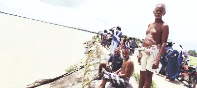 কালিনগর ওয়াপদার বেড়িবাঁধে ভয়াবহ ভাঙন ॥ ঝুঁকিতে ১৩ গ্রামের মানুষ